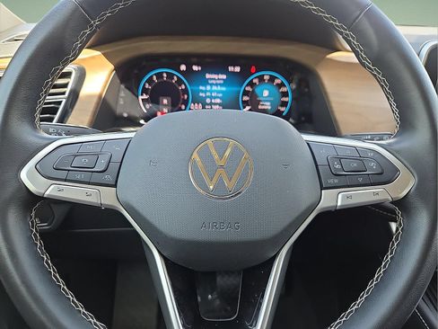 Used 2025 Volkswagen Atlas SE FWD image 24