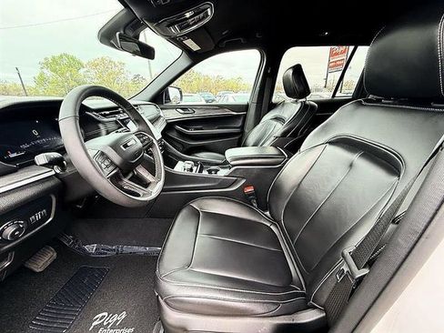 Used 2025 Jeep Grand Cherokee Limited image 15