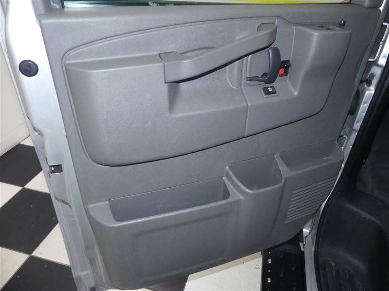 Used 2022 Chevrolet Express 3500 LS RWD image 17