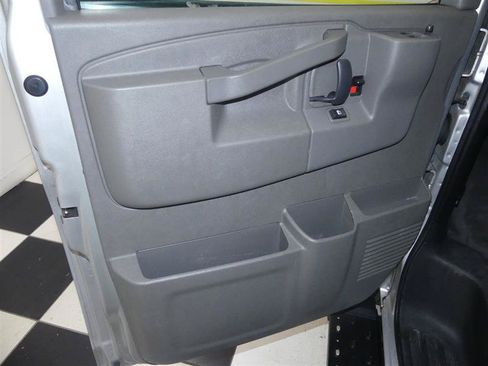 Used 2022 Chevrolet Express 3500 LS RWD image 17