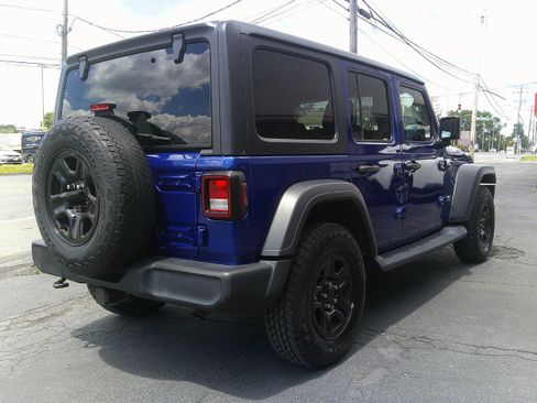 Used 2018 Jeep Wrangler Unlimited Sport AWD/4WD image 9