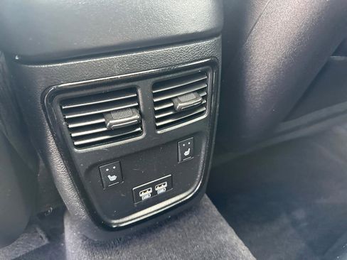 Used 2023 Chrysler 300 C RWD image 42