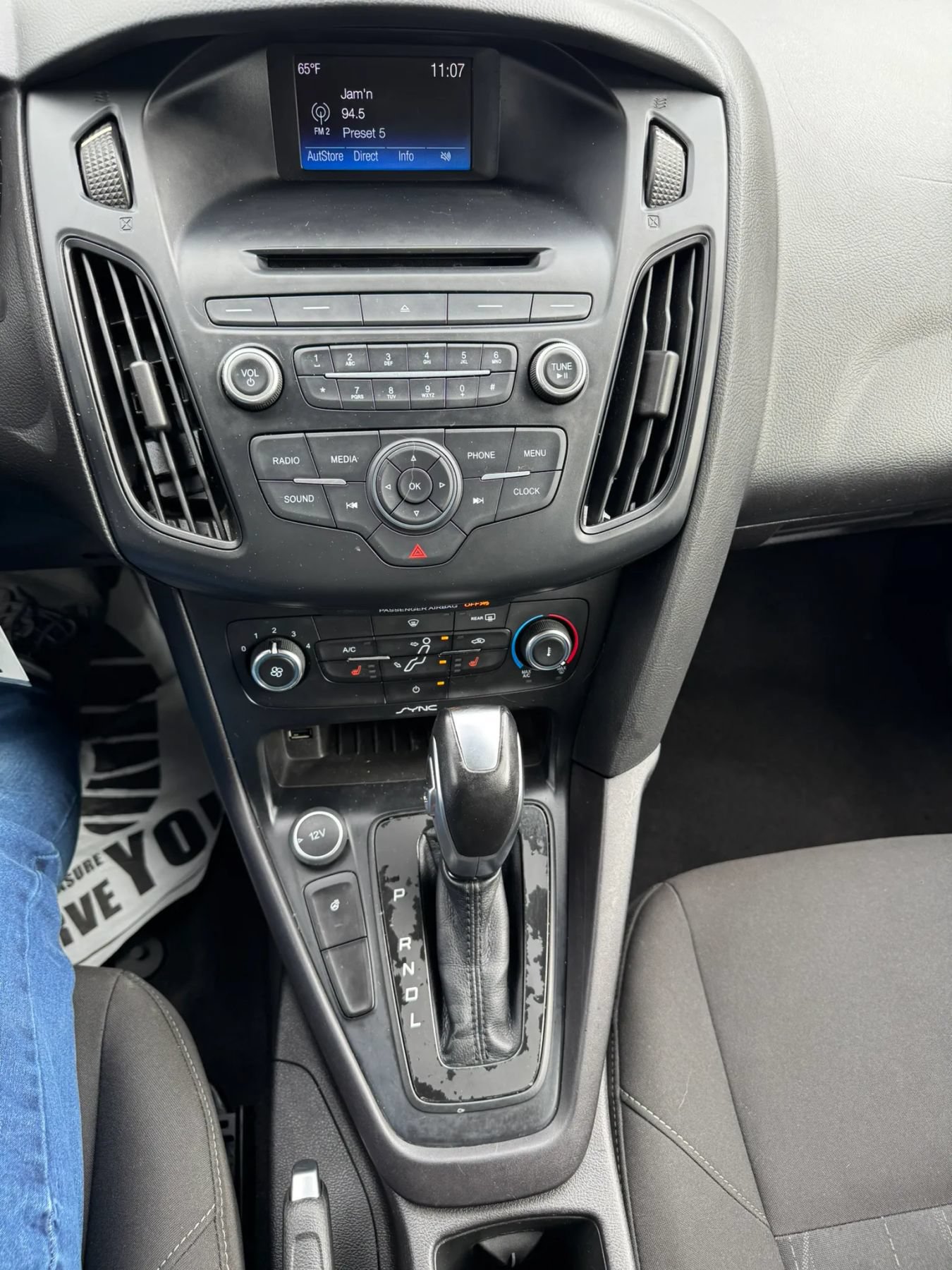 Used 2015 Ford Focus SE w/ SE Cold Weather Package FWD image 21