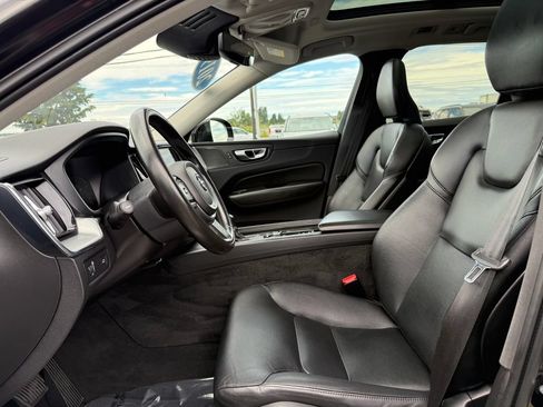 Used 2019 Volvo XC60 T6 Momentum w/ Multimedia Package AWD/4WD image 16