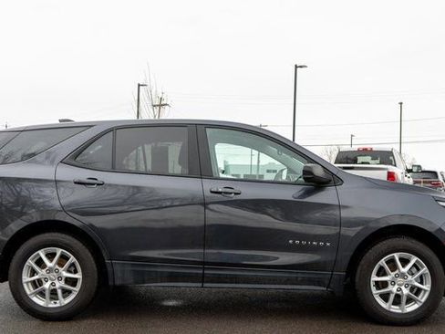 Used 2022 Chevrolet Equinox LS w/ LS Convenience Package AWD/4WD image 5