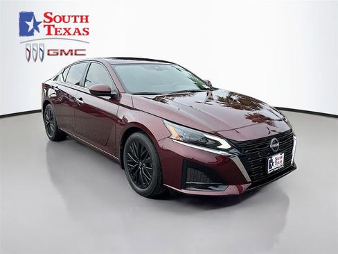 Used 2025 Nissan Altima 2.5 SV w/ SV Special Edition Package FWD image 1