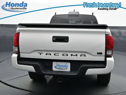 Used 2019 Toyota Tacoma TRD Sport AWD/4WD image 8
