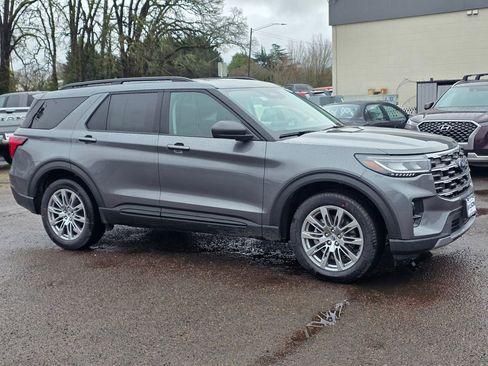 New 2026 Ford Explorer Active w/ Active Comfort Package image 3