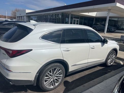 Used 2022 Acura MDX SH-AWD w/ Advance Package image 2