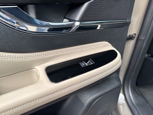 Used 2025 Lincoln Corsair Grand Touring w/ Jet Appearance Package image 38