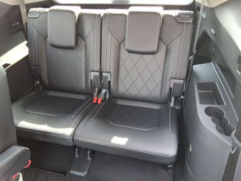 Used 2024 Volkswagen Atlas SEL Premium R-Line image 32