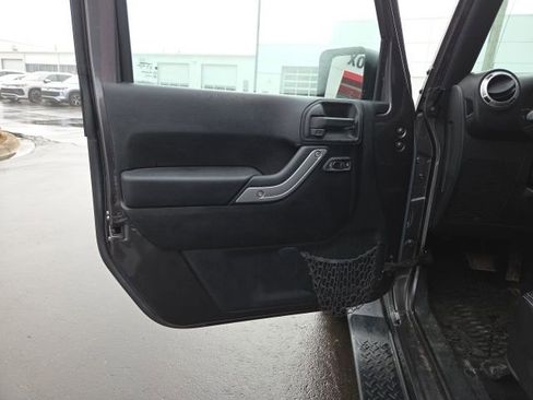 Used 2016 Jeep Wrangler Unlimited Sahara w/ Dual Top Group image 10