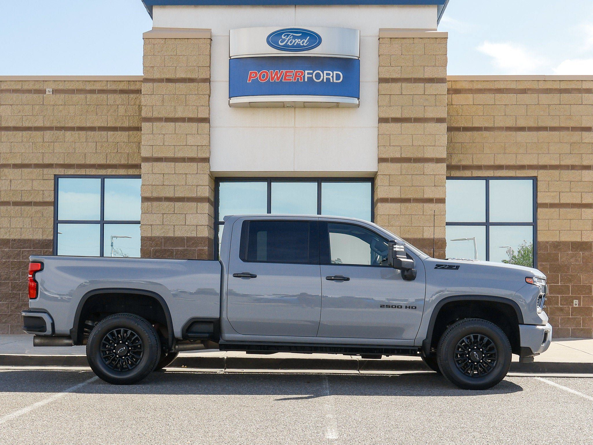 Used 2024 Chevrolet Silverado 2500 LTZ w/ LTZ Plus Package AWD/4WD image 5