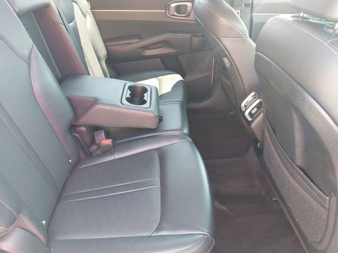 Used 2024 Kia Sorento S image 13