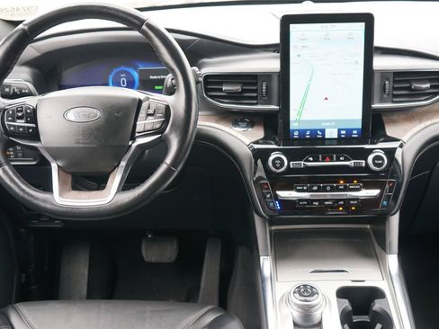 Certified 2022 Ford Explorer Platinum w/ Premium Technology Package AWD/4WD image 24