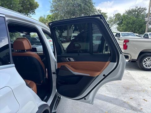 Used 2019 BMW X5 xDrive50i w/ Executive Package AWD/4WD image 23