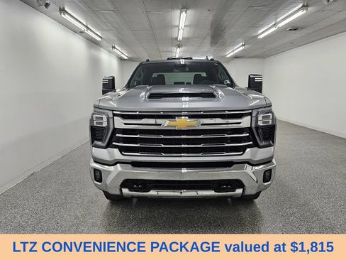 Used 2025 Chevrolet Silverado 3500 LTZ w/ LTZ Convenience Package AWD/4WD image 2