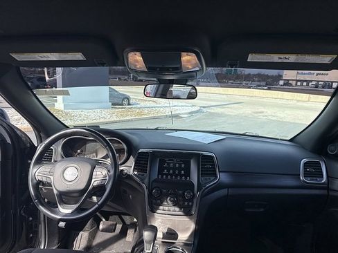 Used 2020 Jeep Grand Cherokee Laredo image 18