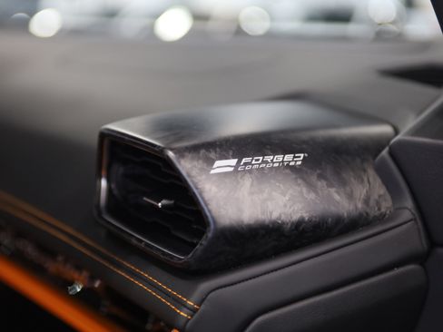 Used 2020 Lamborghini Huracan EVO RWD image 39