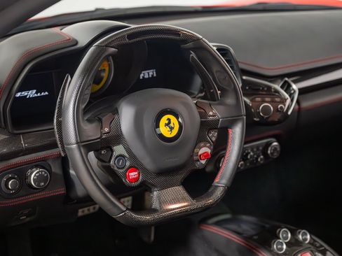Used 2011 Ferrari 458 Italia Coupe RWD image 19