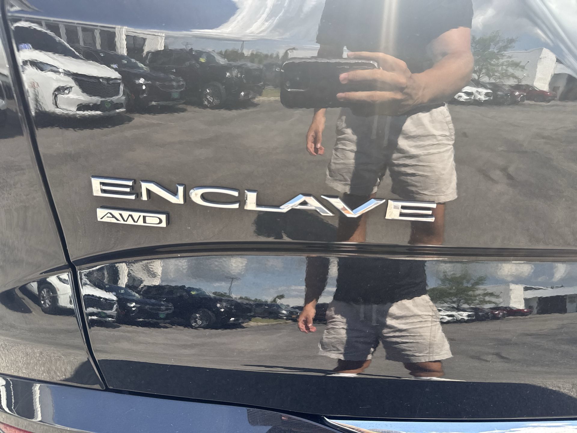 Used 2024 Buick Enclave Essence w/ Experience Buick Package AWD/4WD image 32