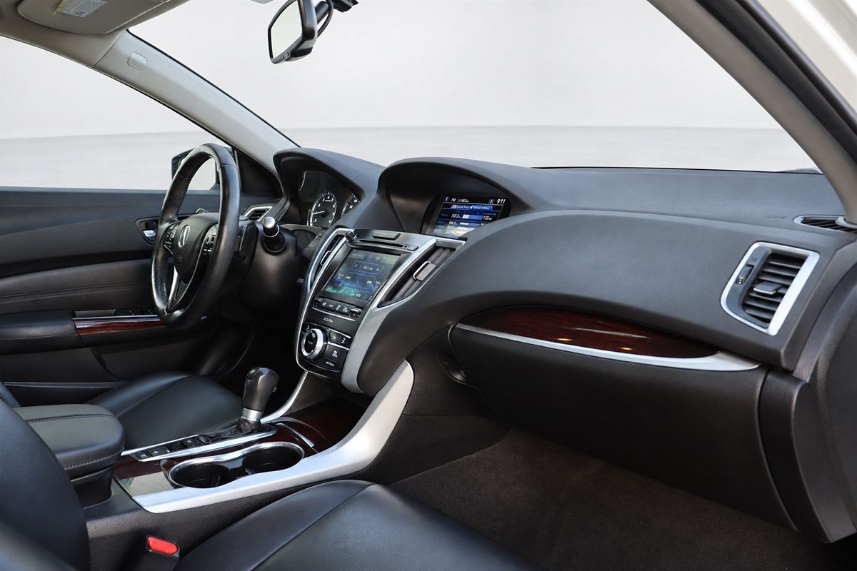 Used 2017 Acura TLX FWD image 22