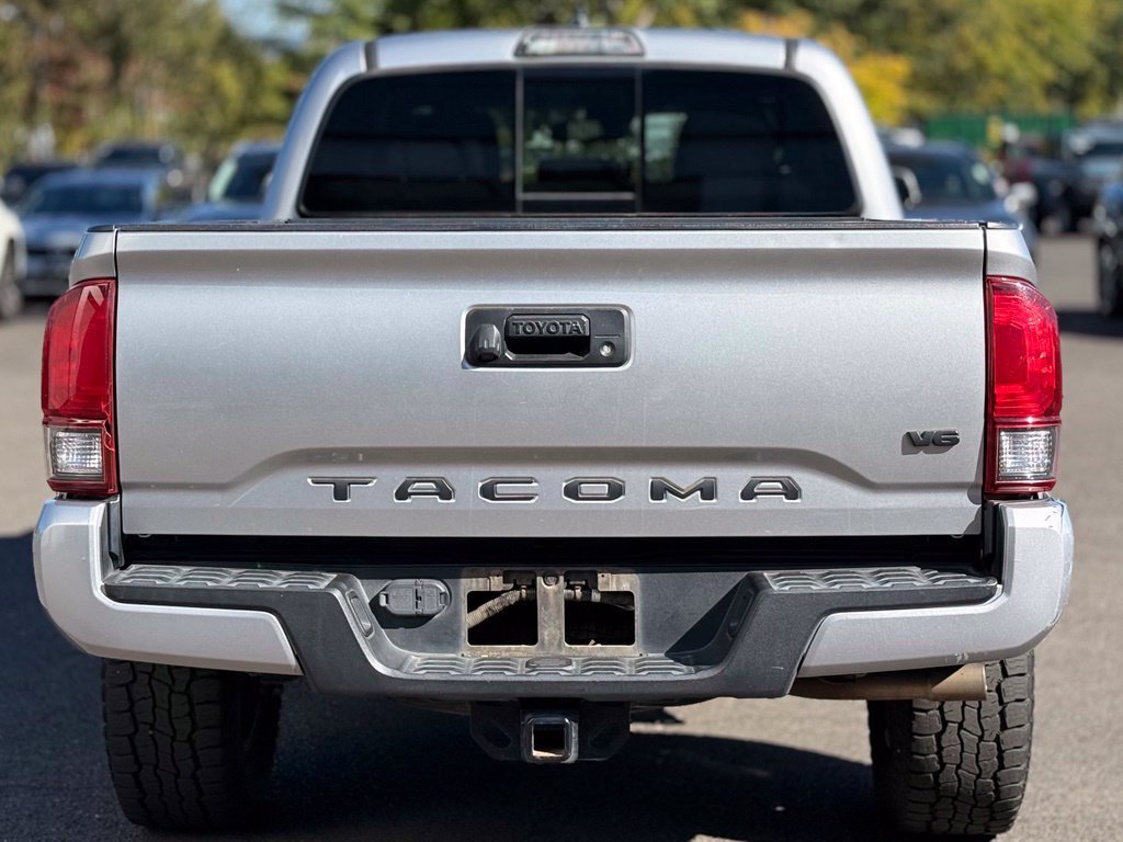 Used 2018 Toyota Tacoma TRD Sport AWD/4WD image 4