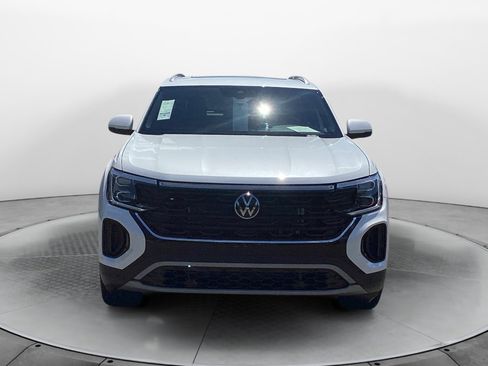 Certified 2026 Volkswagen Atlas Cross Sport SE w/ Panoramic Sunroof Package FWD image 2