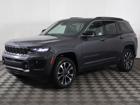 Used 2022 Jeep Grand Cherokee Overland w/ Luxury Tech Group IV image 13