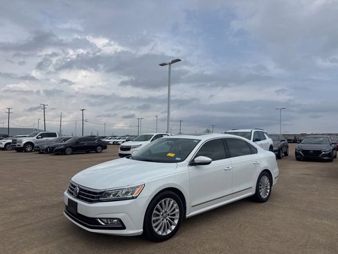 Used 2017 Volkswagen Passat 1.8T SE image 8