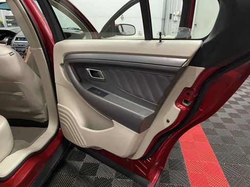 Used 2010 Ford Taurus SEL image 39