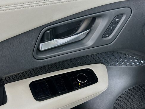 Used 2023 Nissan Ariya FWD image 15