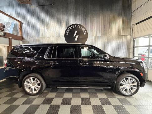 Used 2023 Chevrolet Suburban High Country w/ Advanced Technology Package AWD/4WD image 7