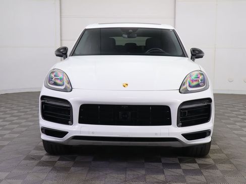 Used 2023 Porsche Cayenne Platinum Edition image 2