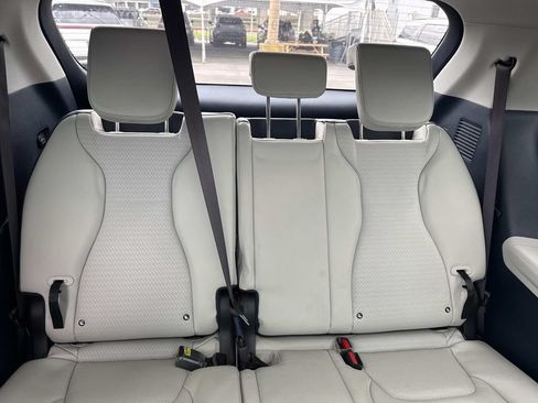 Used 2025 Kia Carnival SX Prestige FWD image 13