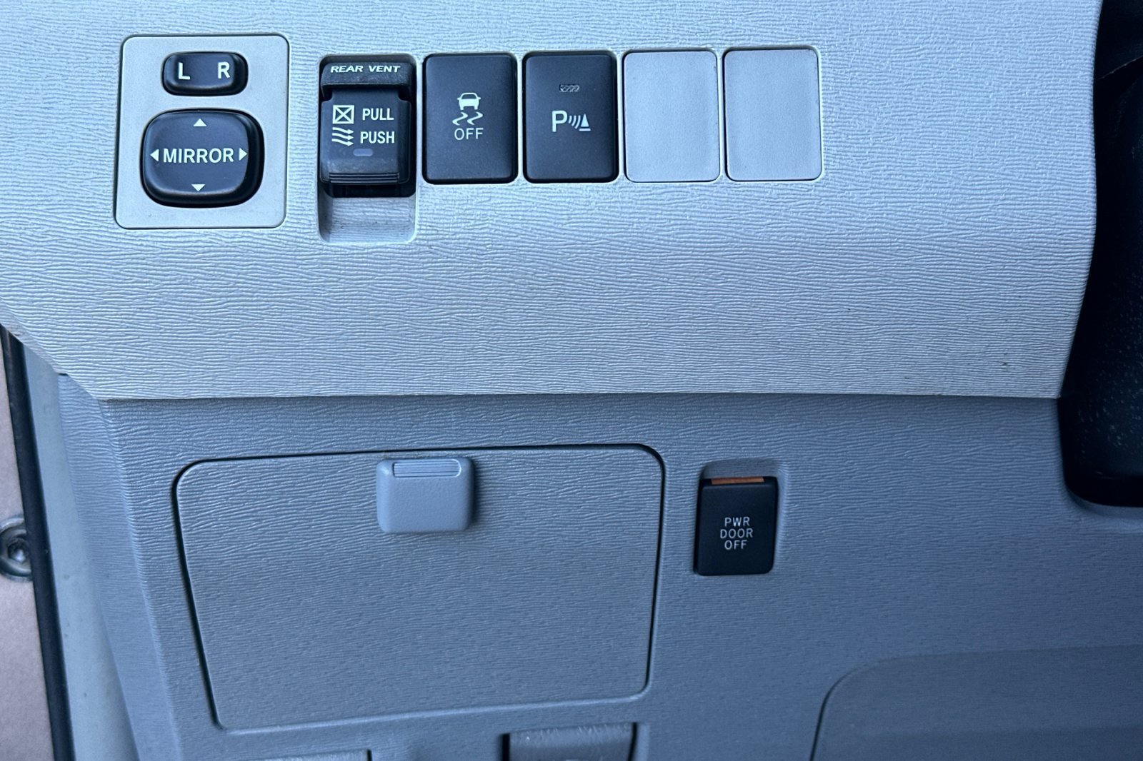 Used 2013 Toyota Sienna XLE w/ Premium Pkg FWD image 43