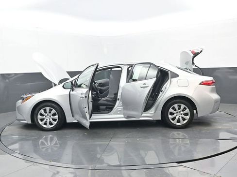 Used 2026 Toyota Corolla LE image 31