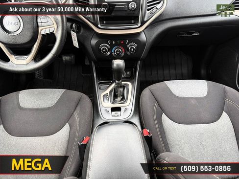 Used 2016 Jeep Cherokee Sport FWD image 19