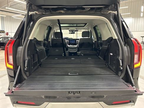 Certified 2025 Ford Expedition Platinum image 35