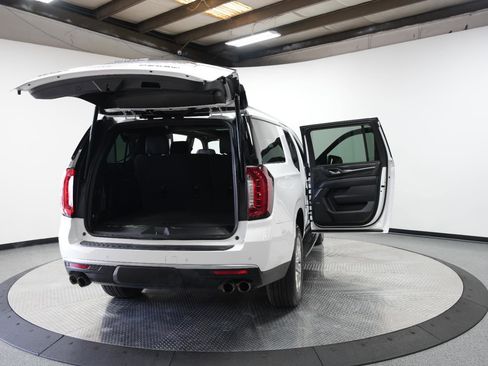 Used 2024 GMC Yukon XL Denali image 12
