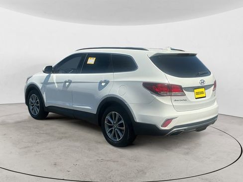 Used 2017 Hyundai Santa Fe SE AWD/4WD image 3