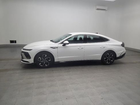 Used 2025 Hyundai Sonata SEL FWD image 2