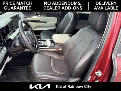 Used 2024 Kia Carnival LX FWD image 14
