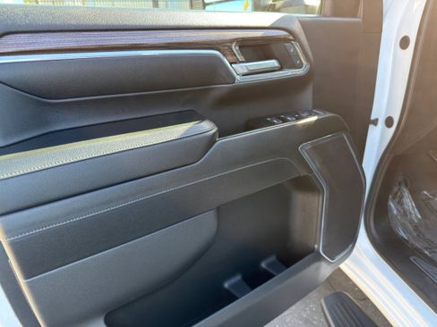 Used 2024 Chevrolet Silverado 2500 LT image 28