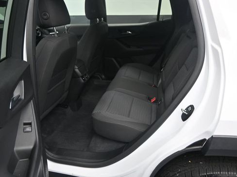 Used 2025 Chevrolet Equinox LT w/ Safety and Technology Package FWD image 16