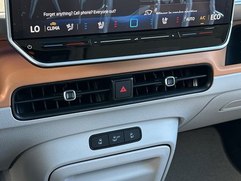 New 2025 Volkswagen ID. Buzz Pro S Plus image 20