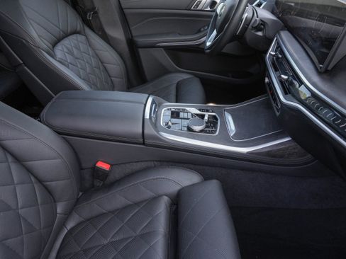 Used 2025 BMW X7 xDrive40i w/ Premium Package AWD/4WD image 13