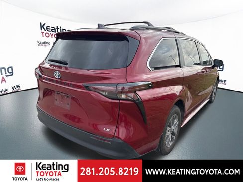 Used 2025 Toyota Sienna LE FWD image 7