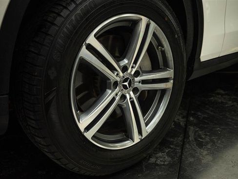 Used 2021 Mercedes-Benz GLC 300 4MATIC w/ Premium Package image 3
