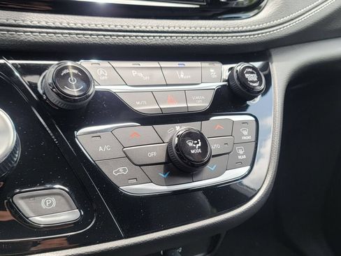 New 2027 Chrysler Pacifica Select FWD image 27